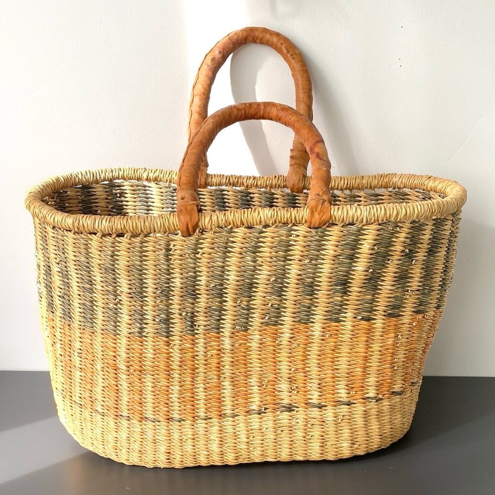 VTG Handwoven Oval Bolga Market Basket Veta Vera Grass & leather-wrapped handles